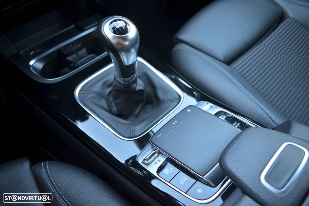 Mercedes-Benz A 200 Advanced Progressive - 16