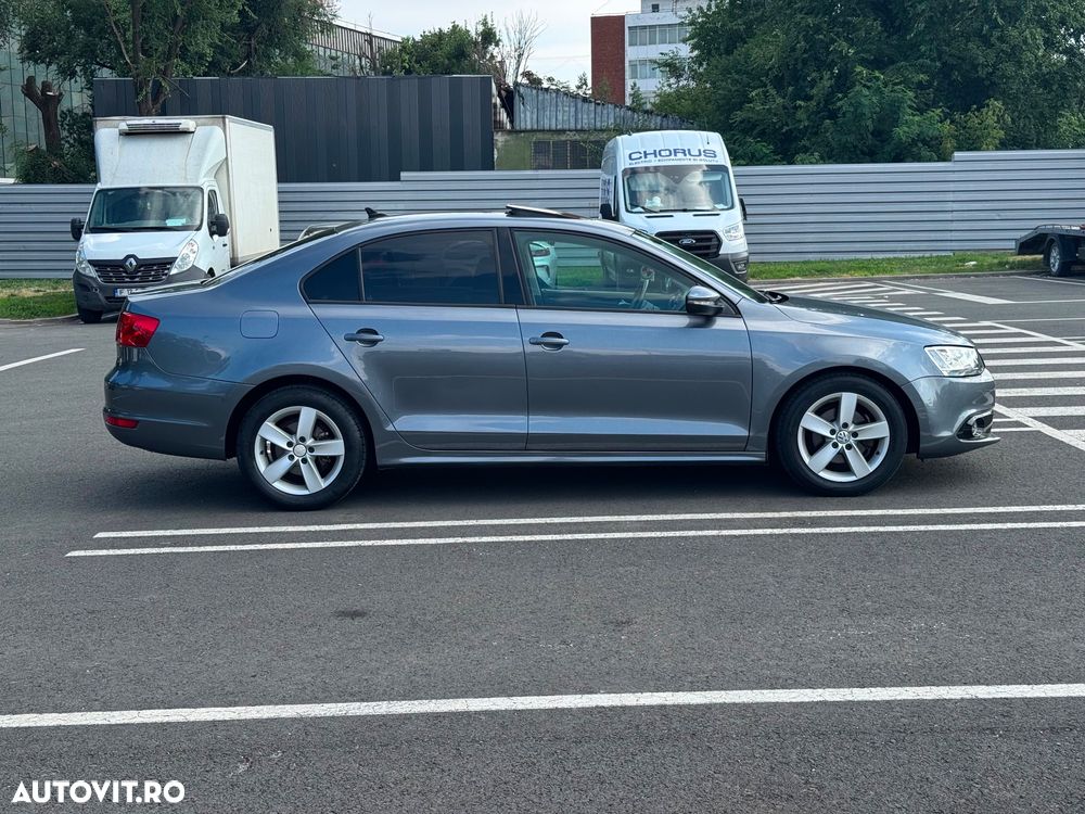 Volkswagen Jetta - 6