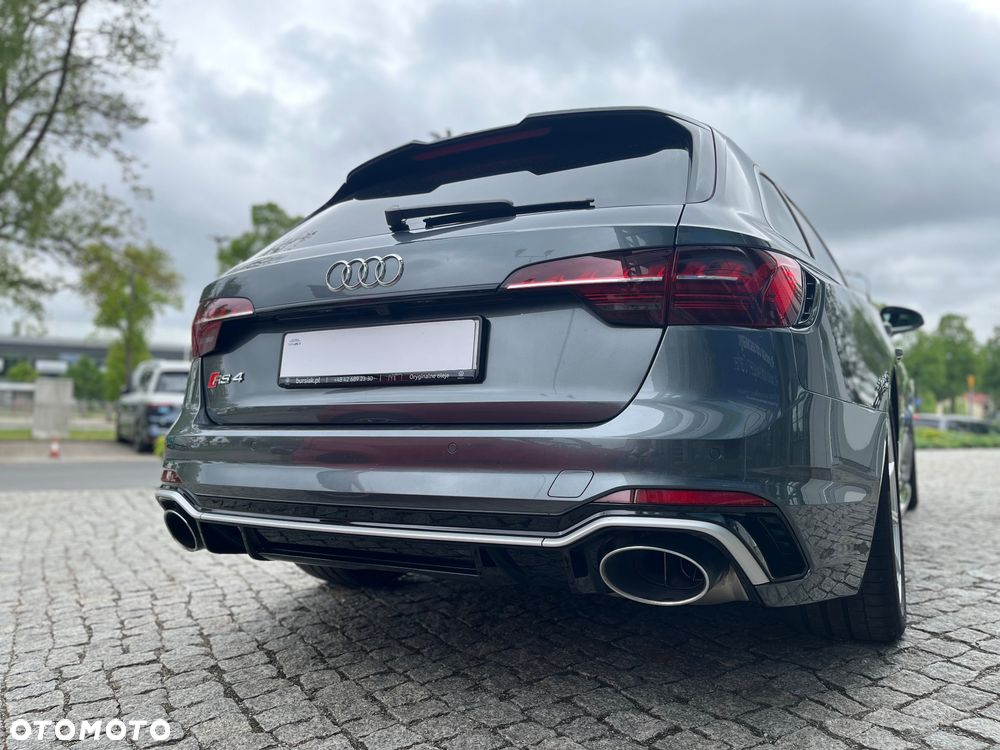 Audi RS4 Avant - 11
