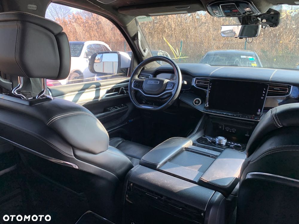 Jeep Grand Wagoneer - 18