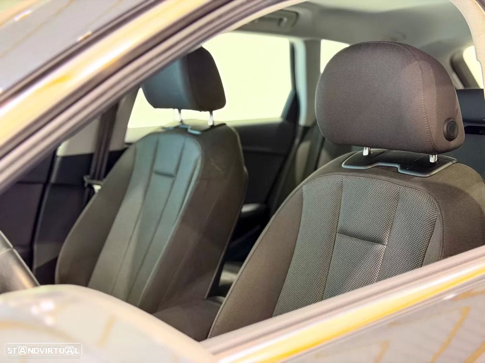 Audi A4 Avant 30 TDI S tronic - 29