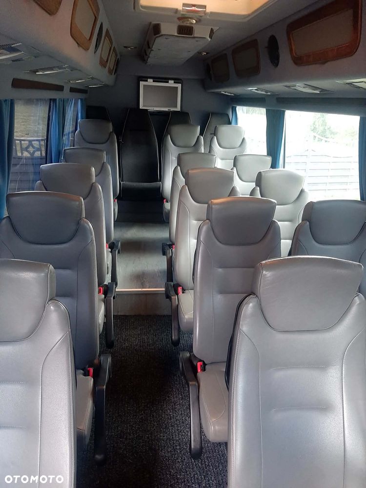 Mercedes-Benz Sprinter - 4