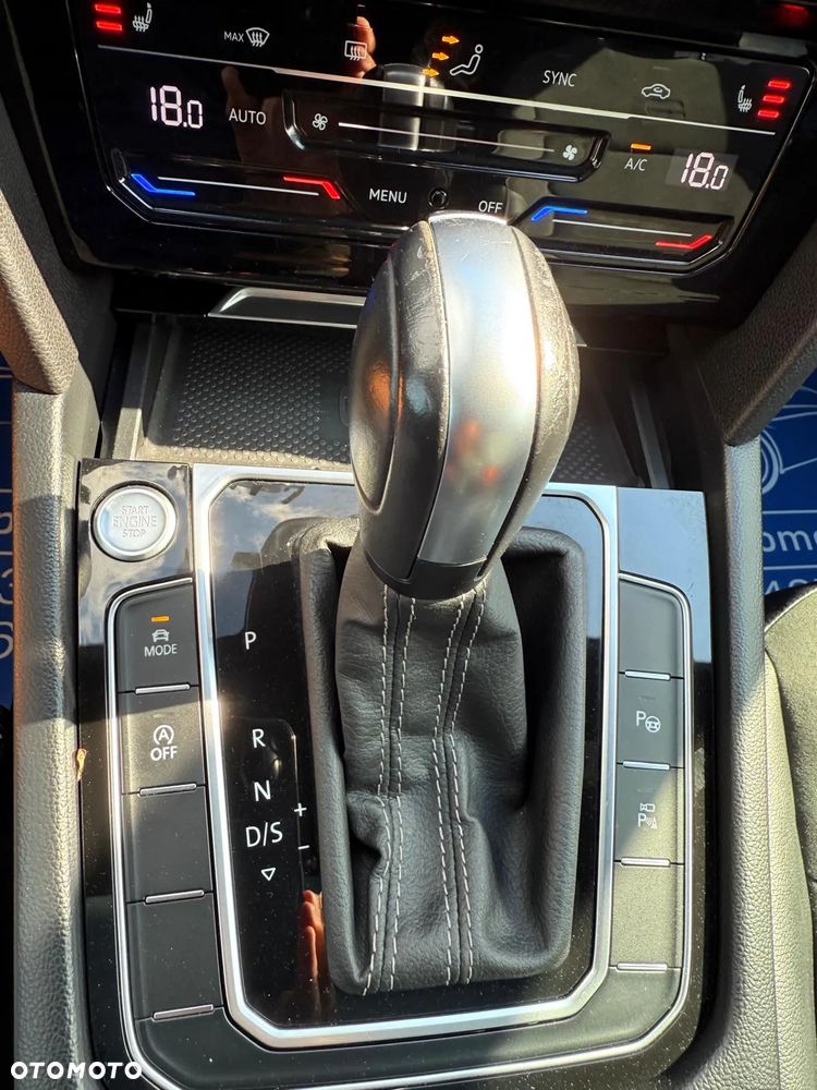 Volkswagen Arteon 2.0 TDI SCR 4Motion DSG R-Line - 32