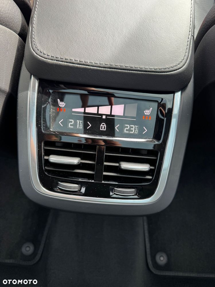 Volvo XC 90 B5 B AWD Plus Bright - 27