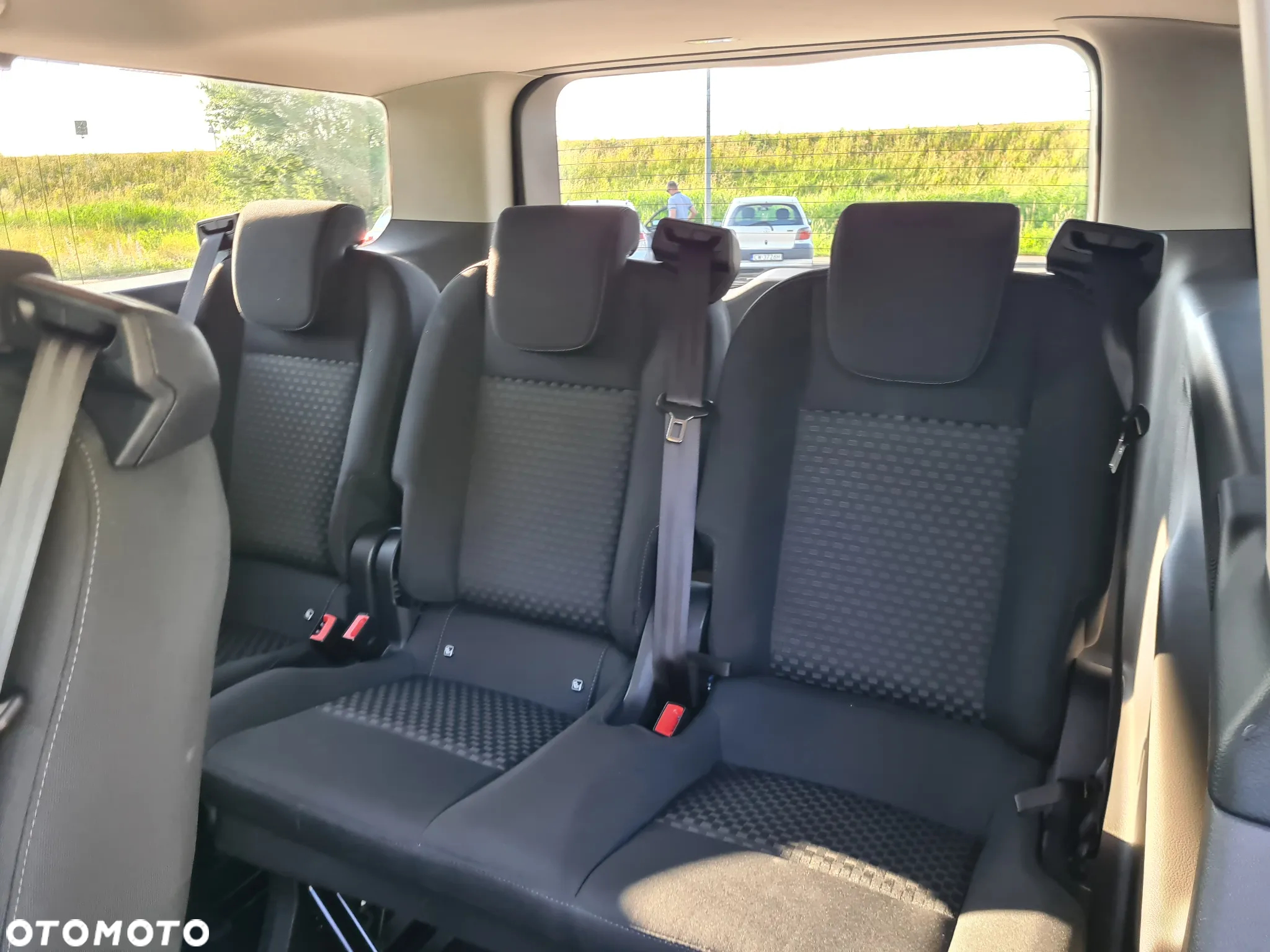 Ford Tourneo Custom - 12