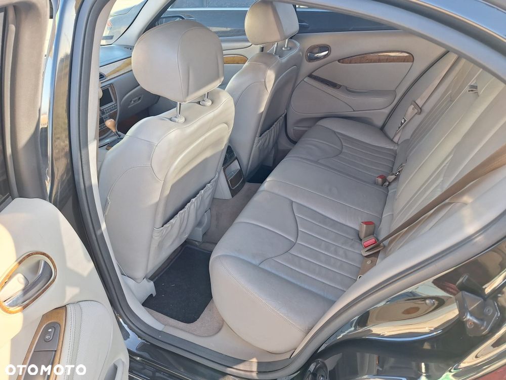 Jaguar S-Type - 8