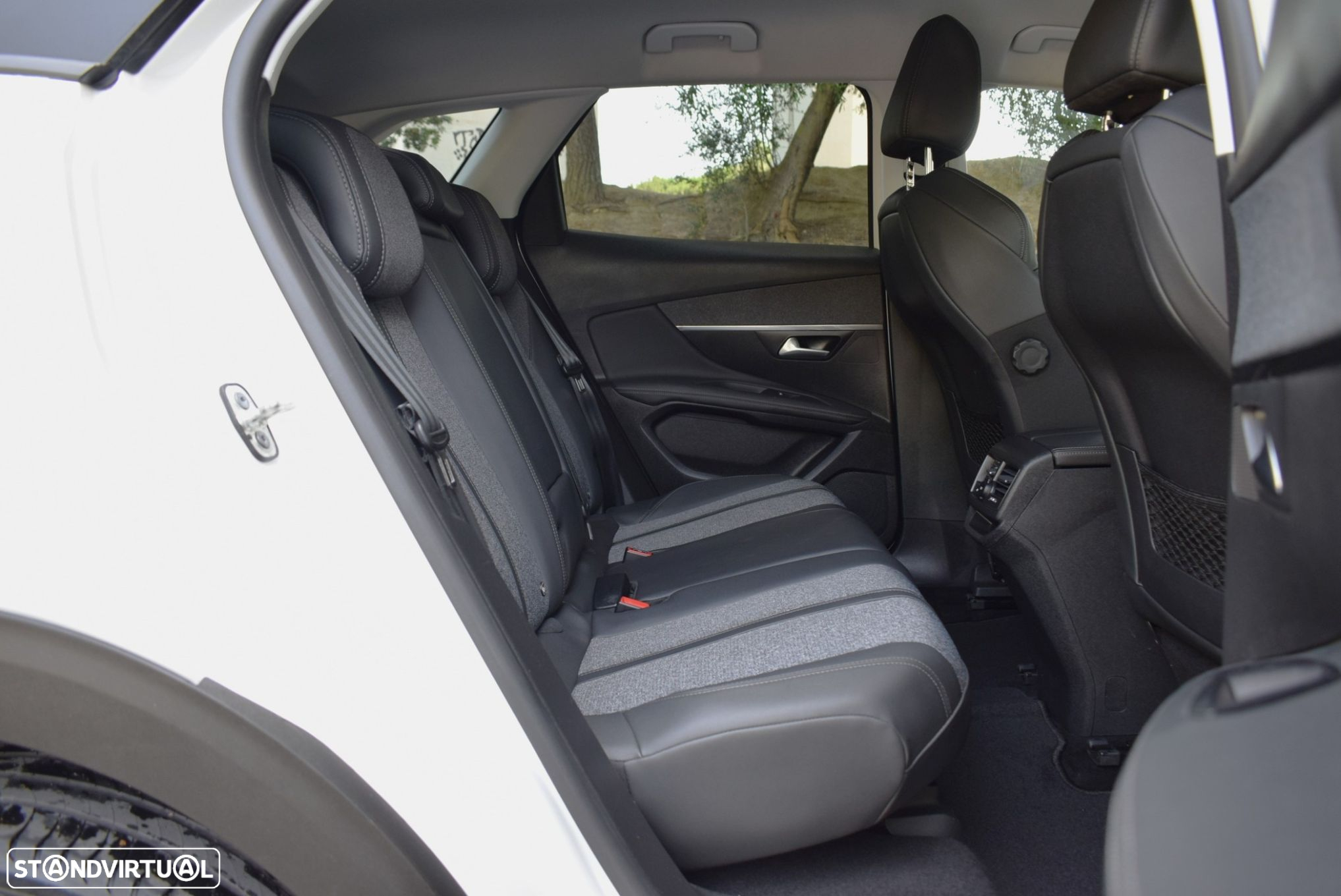 Peugeot 3008 1.2 PureTech Allure EAT8 - 8