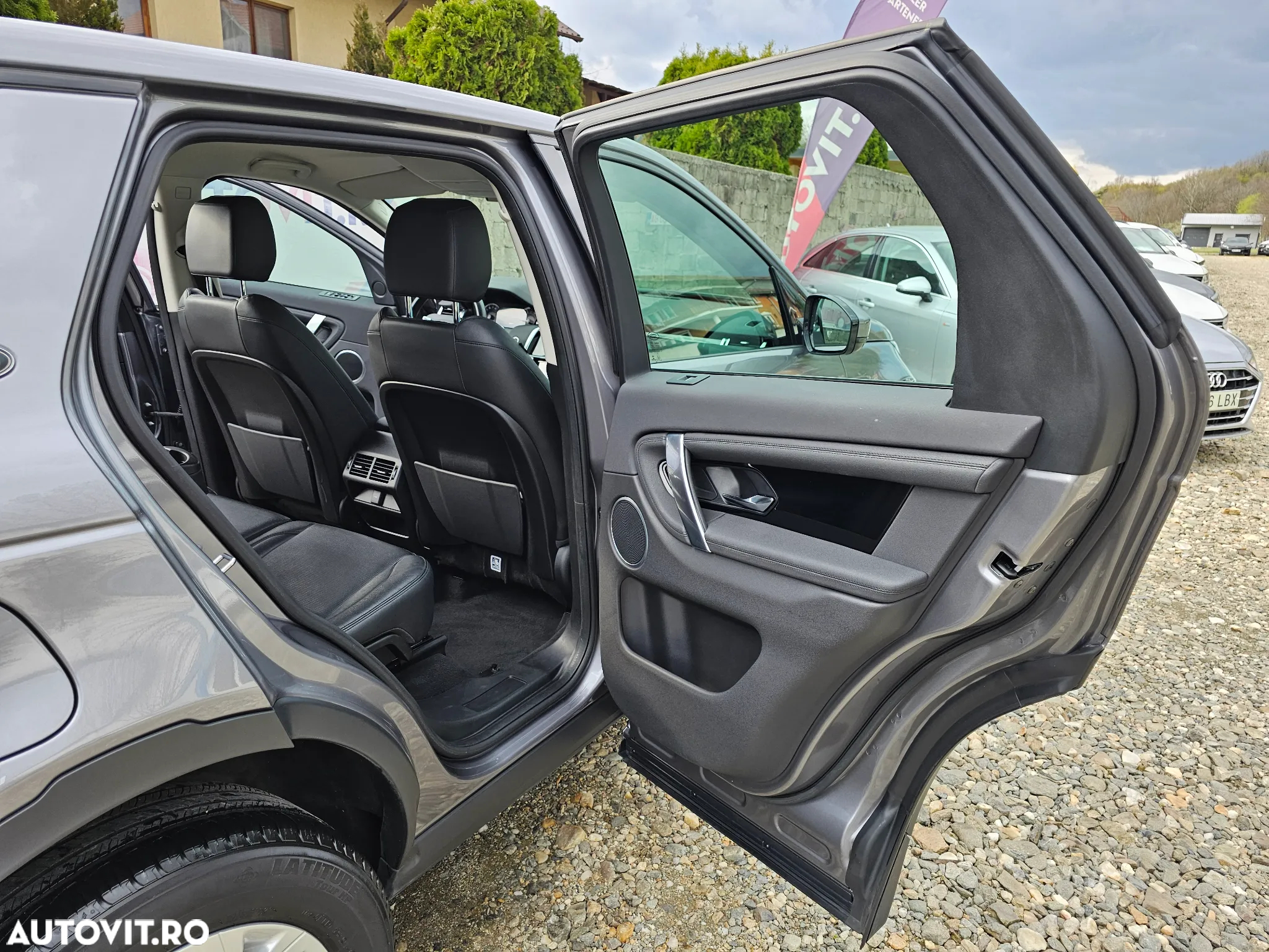 Land Rover Discovery Sport 2.0 D180 MHEV SE - 30
