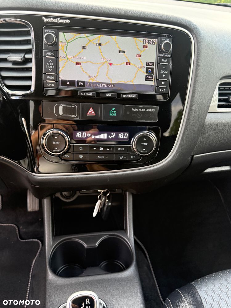 Mitsubishi Outlander 2.0 4WD Top - 25