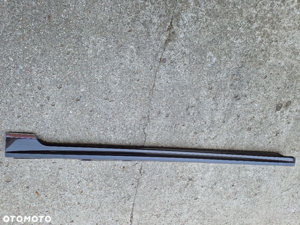 VW Passat B8 R Line 14- listwa nakładka progowa prawa chrom próg 3G0 - 1