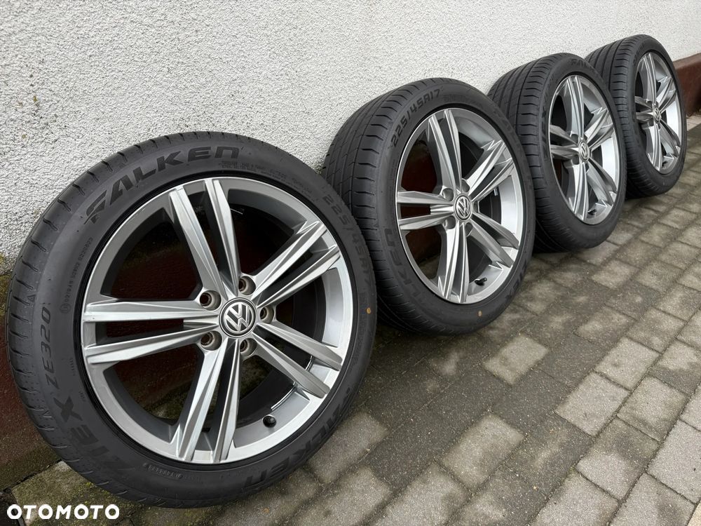 225 45 17 / Seat Leon VW Golf Caddy Touran Passat Skoda Octavia / 5x112 POLECAM 5G0 R-Line - 1