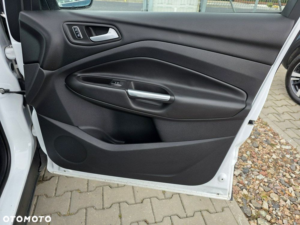 Ford Kuga 2.0 TDCi 2x4 Titanium - 22