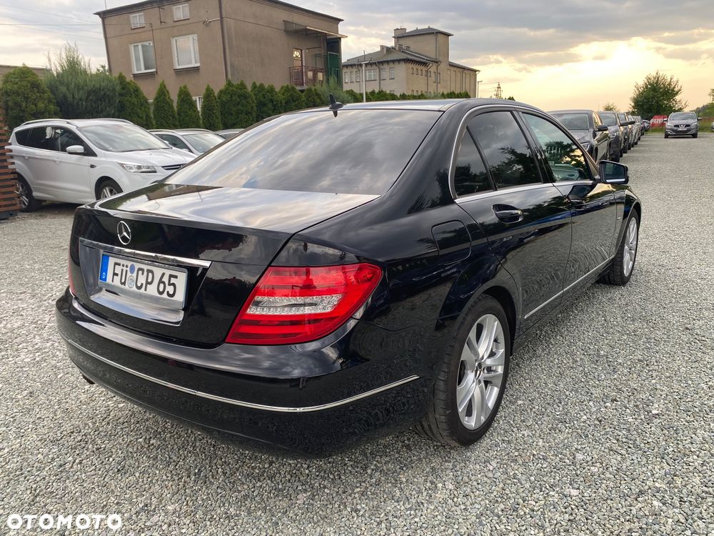 Mercedes-Benz Klasa C 180 CGI Automatik BlueEFFICIENCY Avantgarde - 6