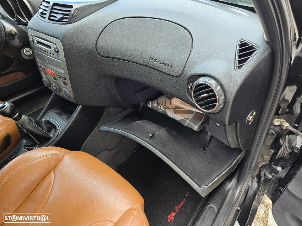 Alfa Romeo 147 1.9 JTD Plus - 23