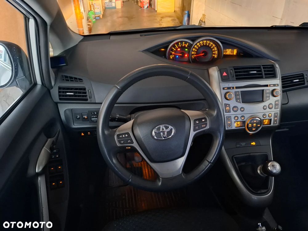 Toyota Verso 2.0 D-4D Sol SW 7os - 18