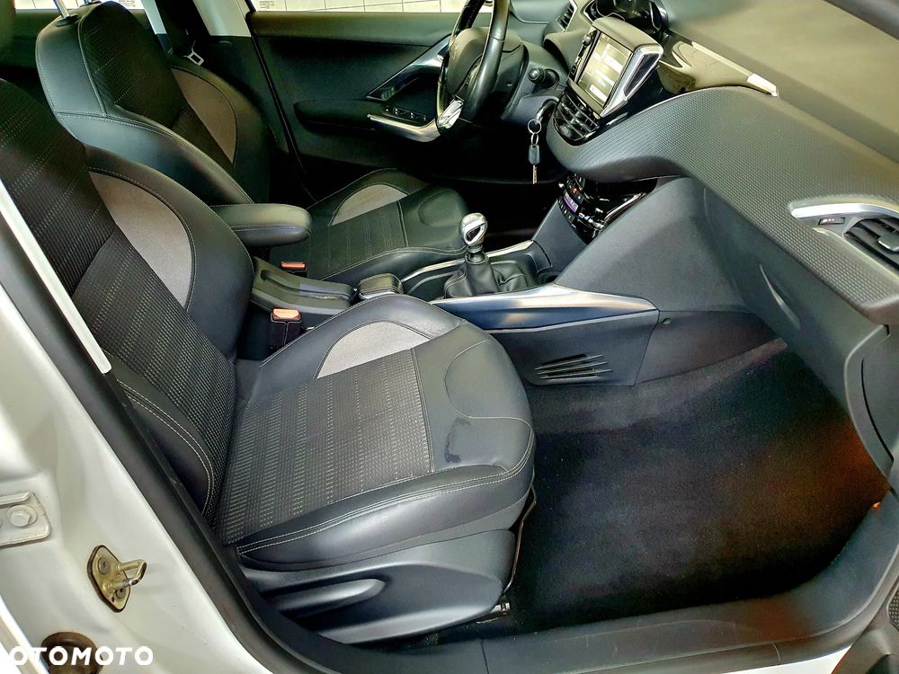 Peugeot 2008 1.6 e-HDi Allure S&S - 17