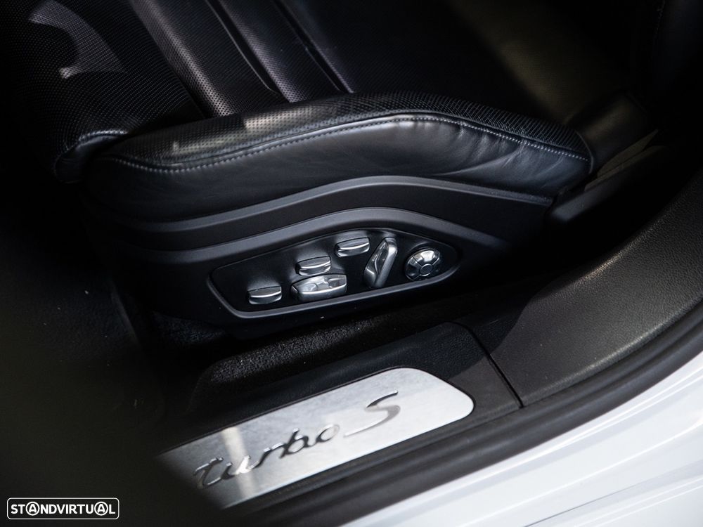 Porsche Panamera Sport Turismo Turbo S E-Hybrid - 22
