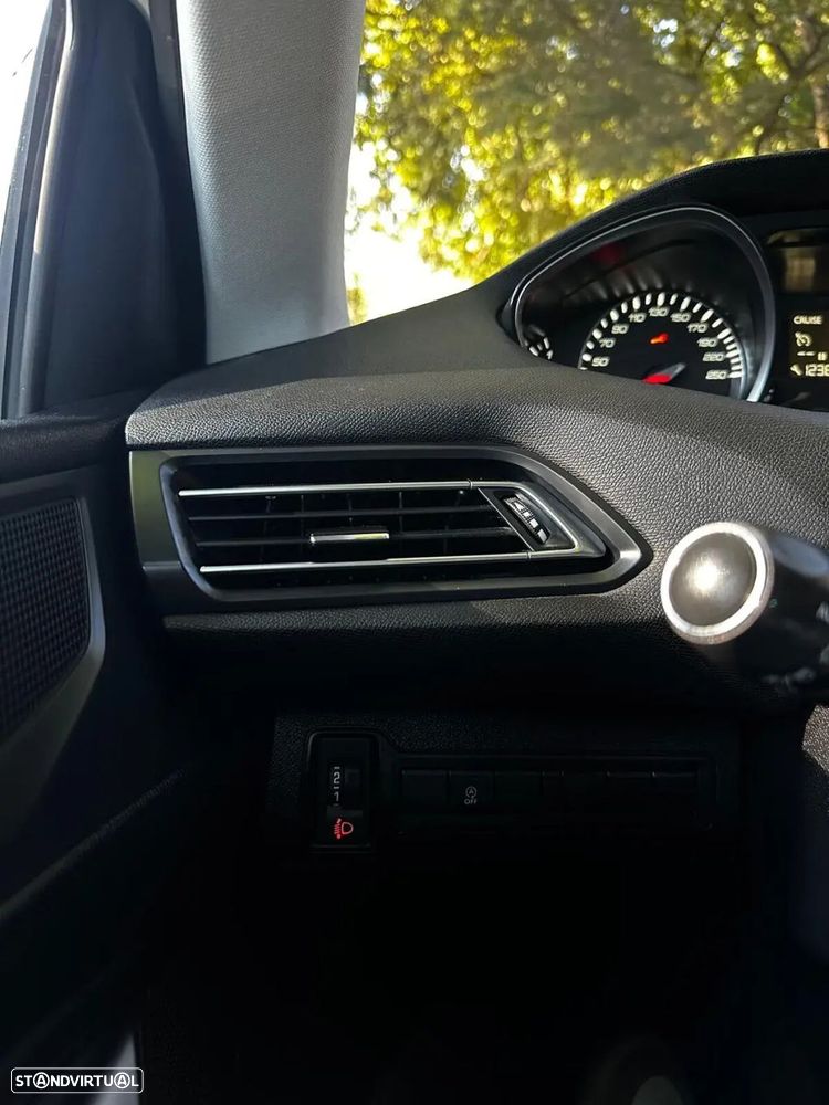Peugeot 308 1.5 BlueHDi Allure - 28