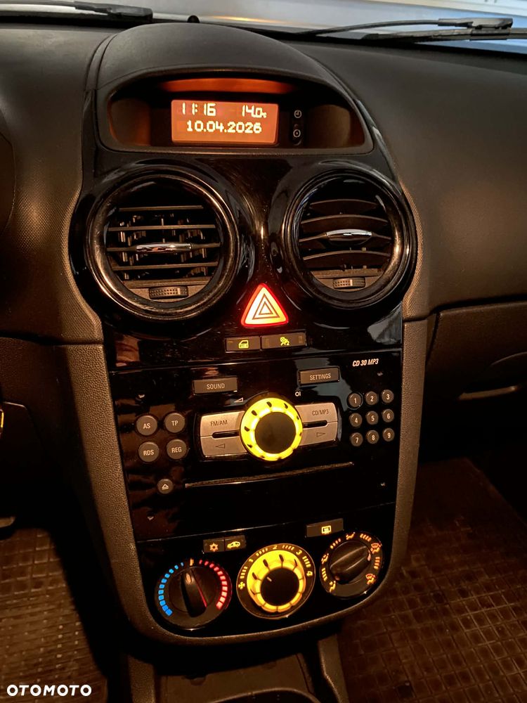 Opel Corsa 1.2 16V Cosmo - 10