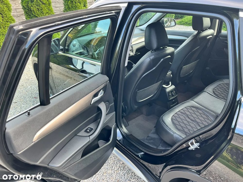BMW X1 sDrive18d xLine - 28