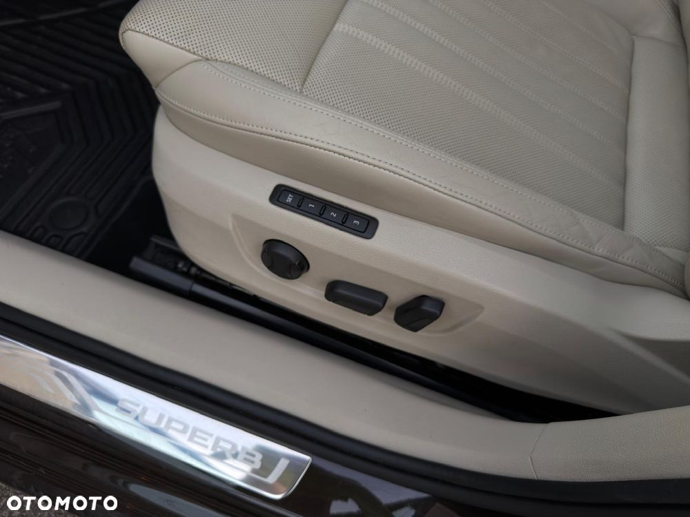 Skoda Superb 2.0 TDI DSG Style - 17