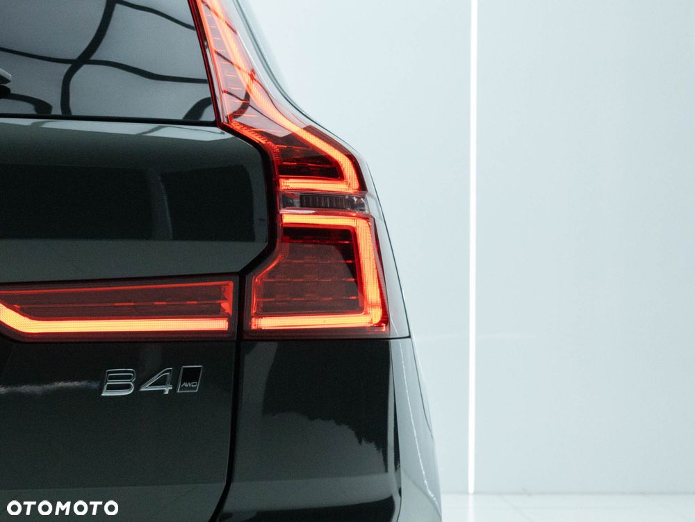 Volvo XC 60 B4 D AWD Ultimate Dark - 16