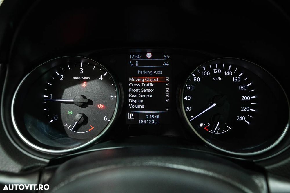 Nissan Qashqai 1.6 DCI Xtronic TEKNA - 23