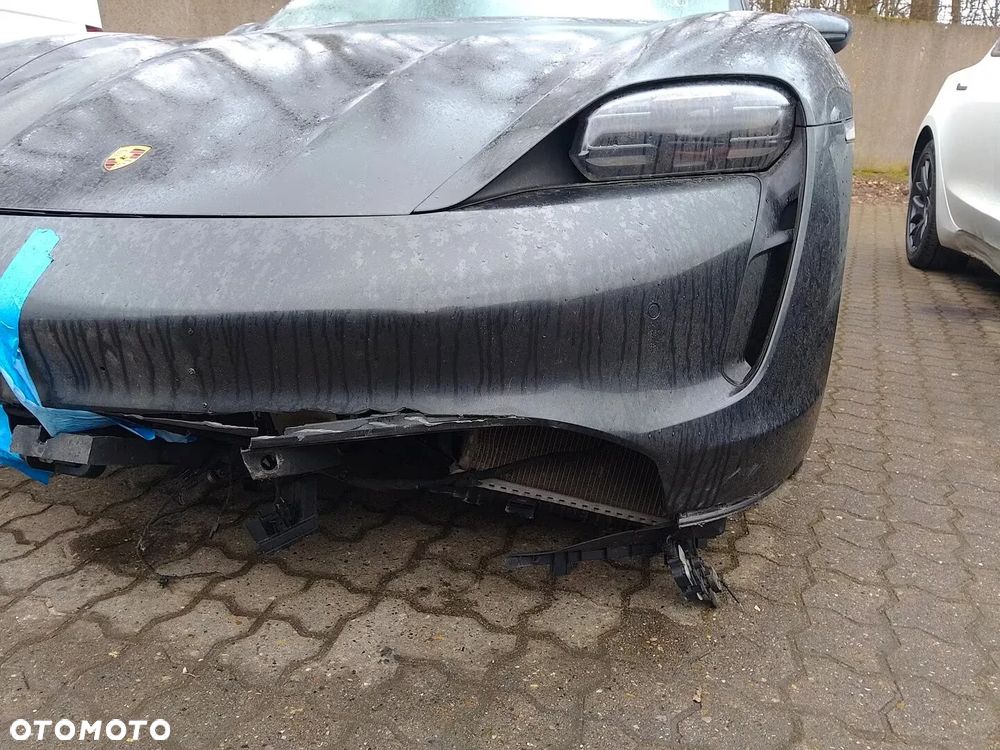 Porsche Taycan - 6
