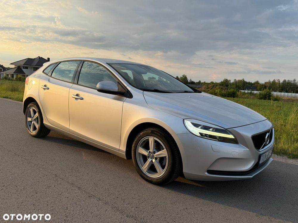 Volvo V40 D2 Drive-E Momentum - 17
