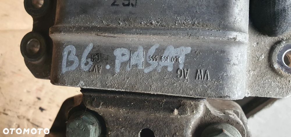Łapa poduszka silnika VW Passat B6 2.0 TDI 1K0199117 3C0199555AA - 7
