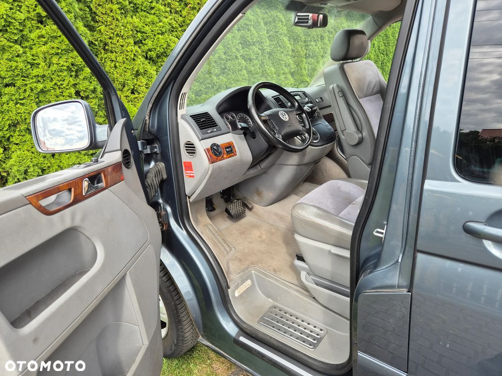 Volkswagen Multivan - 15