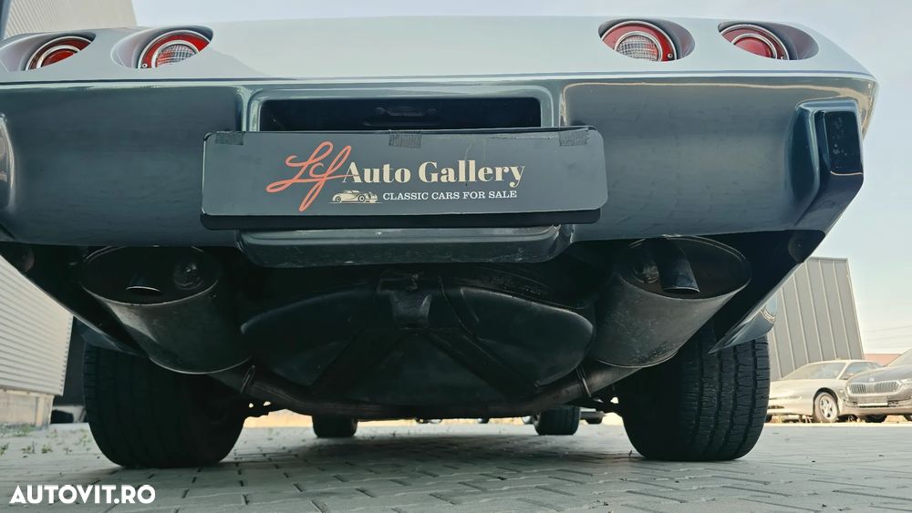 Chevrolet Corvette - 12