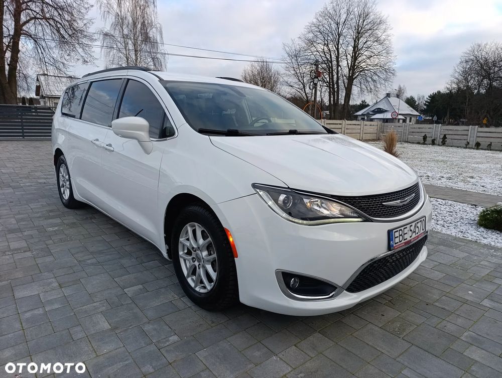 Chrysler Pacifica - 8