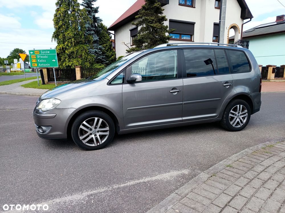 Volkswagen Touran - 4