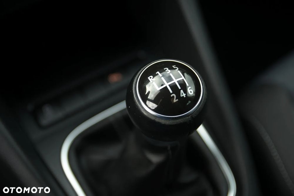 Volkswagen Golf 2.0 TDI DPF BlueMotion Technology Style - 30