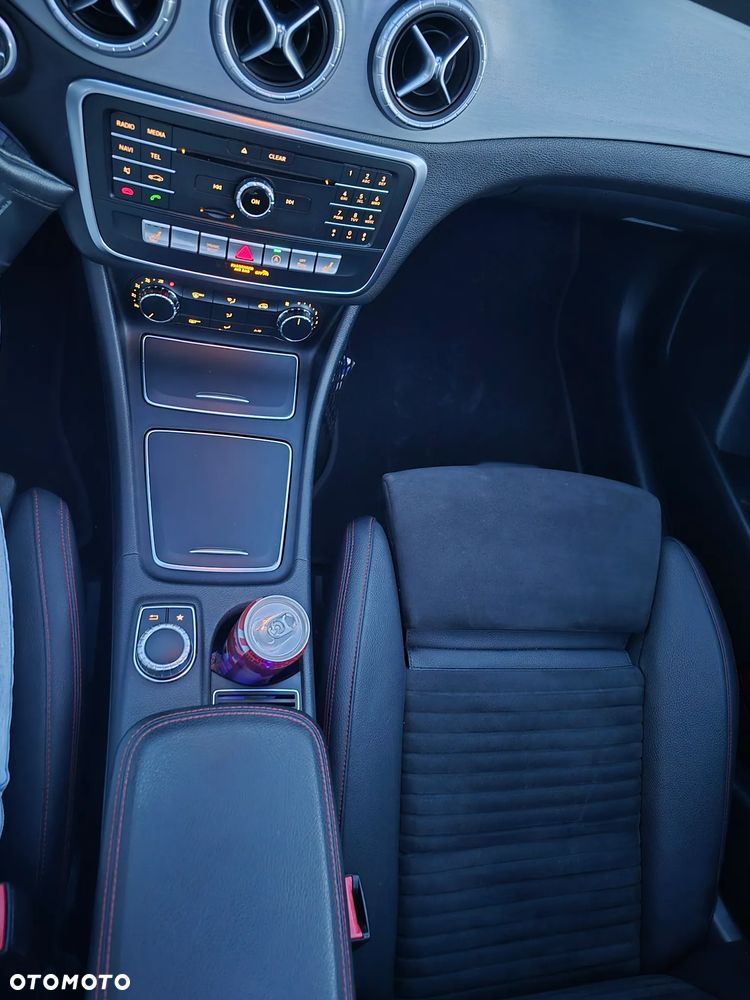Mercedes-Benz CLA 200 7G-DCT AMG Line - 30