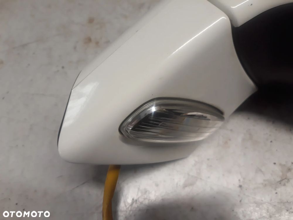 LUSTERKO LEWE PEUGEOT 308 T7  2009r  KOLOR: EWPB  6 PIN - 3