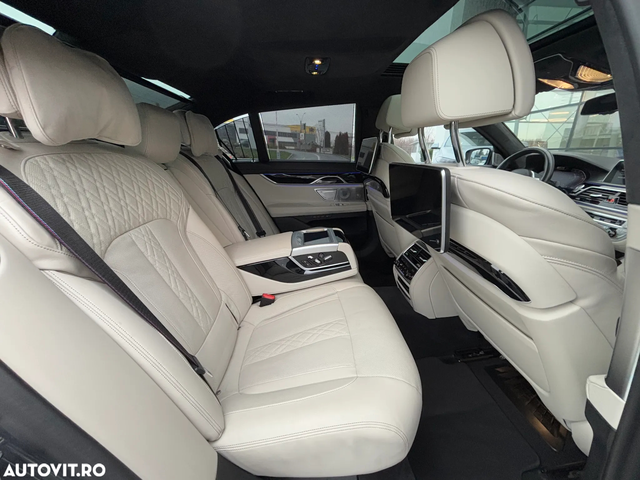 BMW Seria 7 750i xDrive - 8