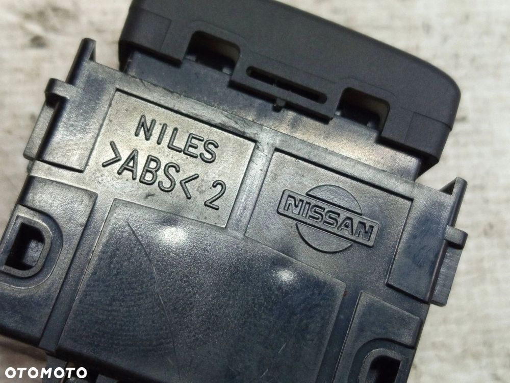 NISSAN 350Z PRZYCISK OTWIERANIA KLAPKI WLEWU PALIWA GUZIK PRZEŁĄCZNIK - 4