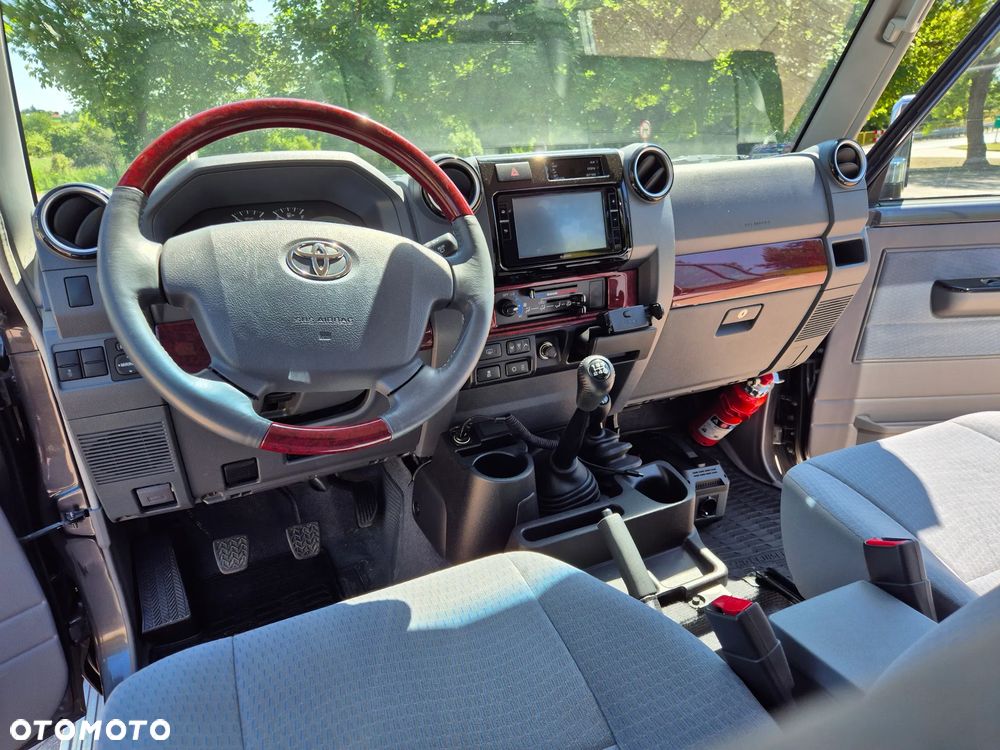 Toyota Land Cruiser - 8