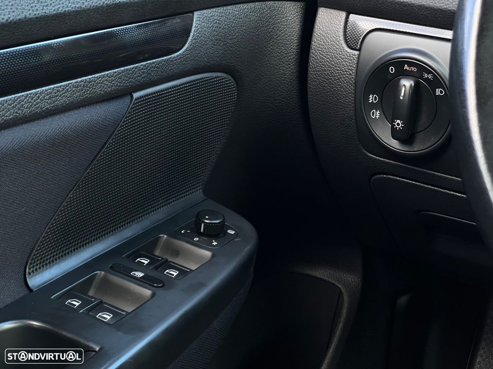 VW Jetta 1.6 TDi Confortline - 18