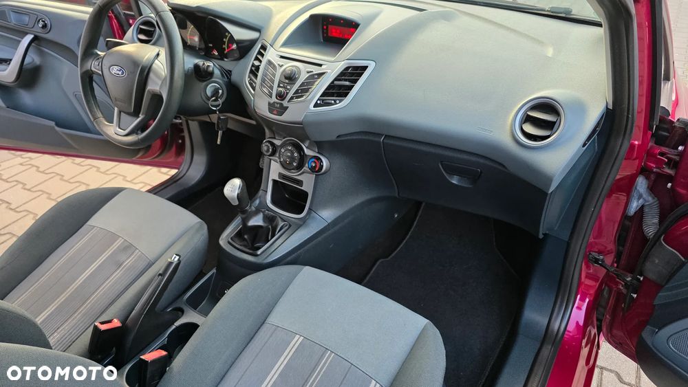 Ford Fiesta 1.25 Celebration - 23