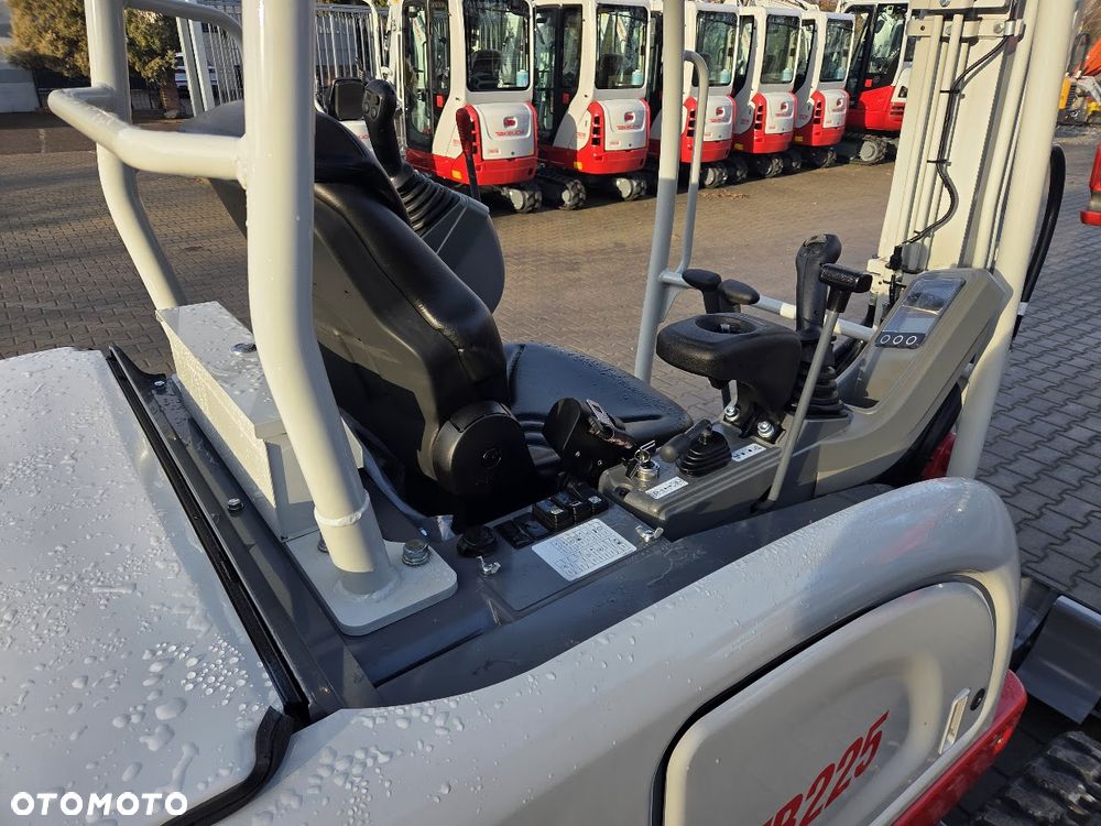 Takeuchi Minikoparka Koparka Gąsienicowa Takeuchi TB225 OKAZJA !! Nowa maszyna - 11