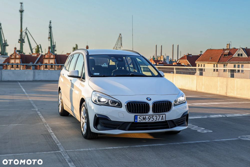 BMW Seria 2 218d - 24