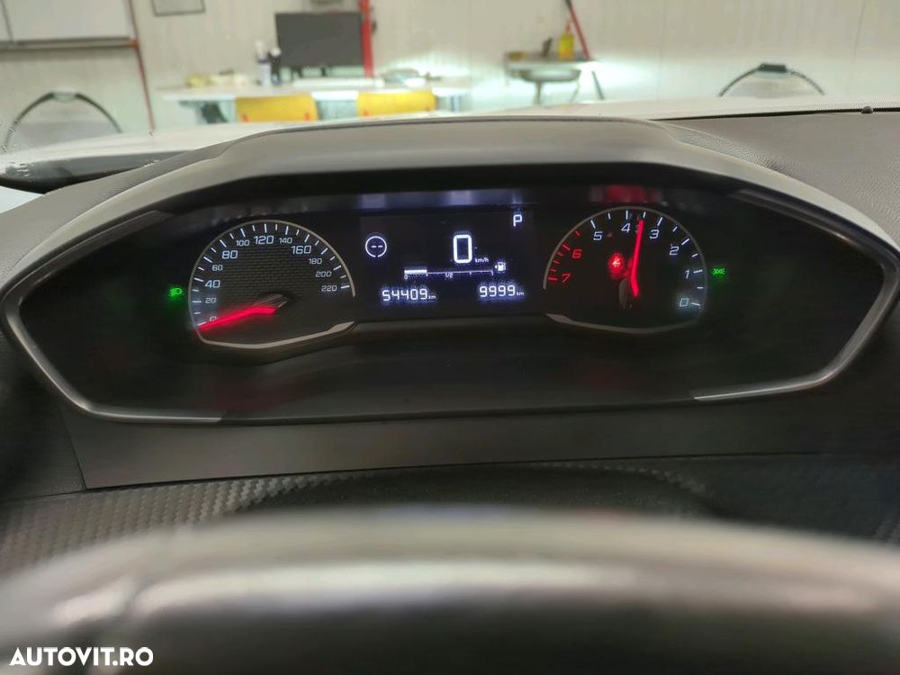 Peugeot 2008 PureTech 130 EAT8 Active - 6