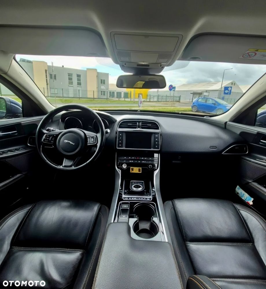 Jaguar XE - 7