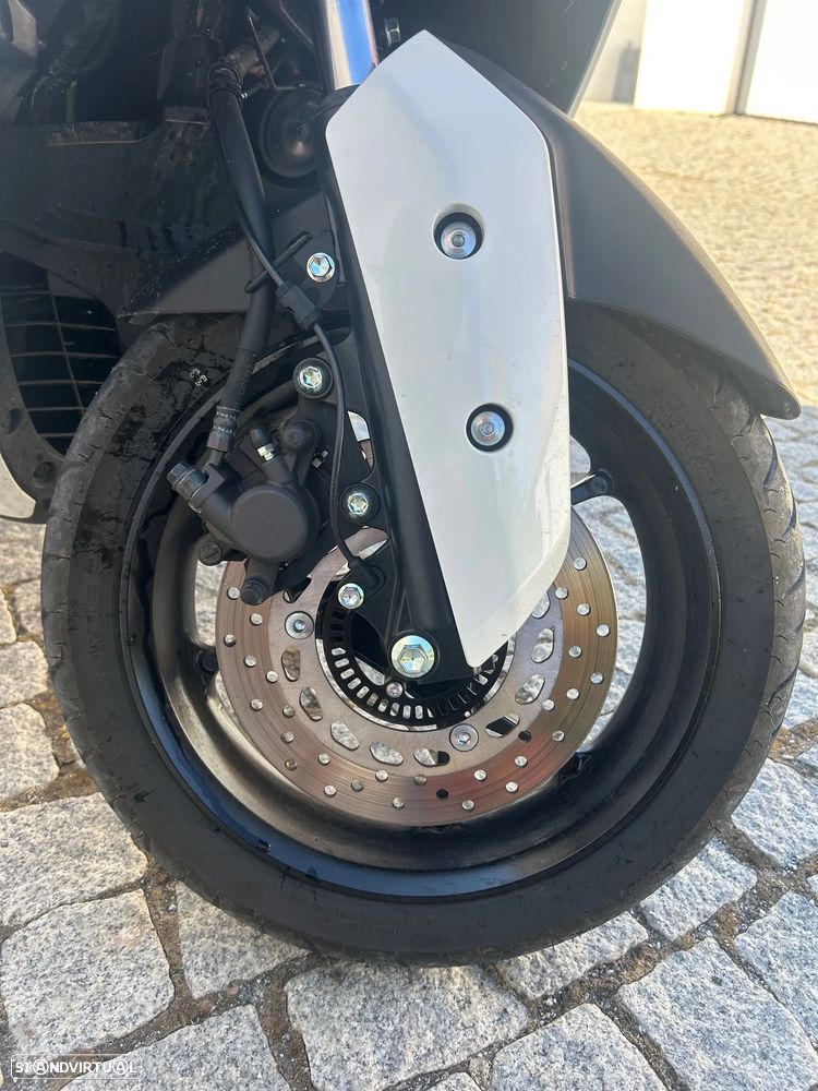 Yamaha NMAX - 8