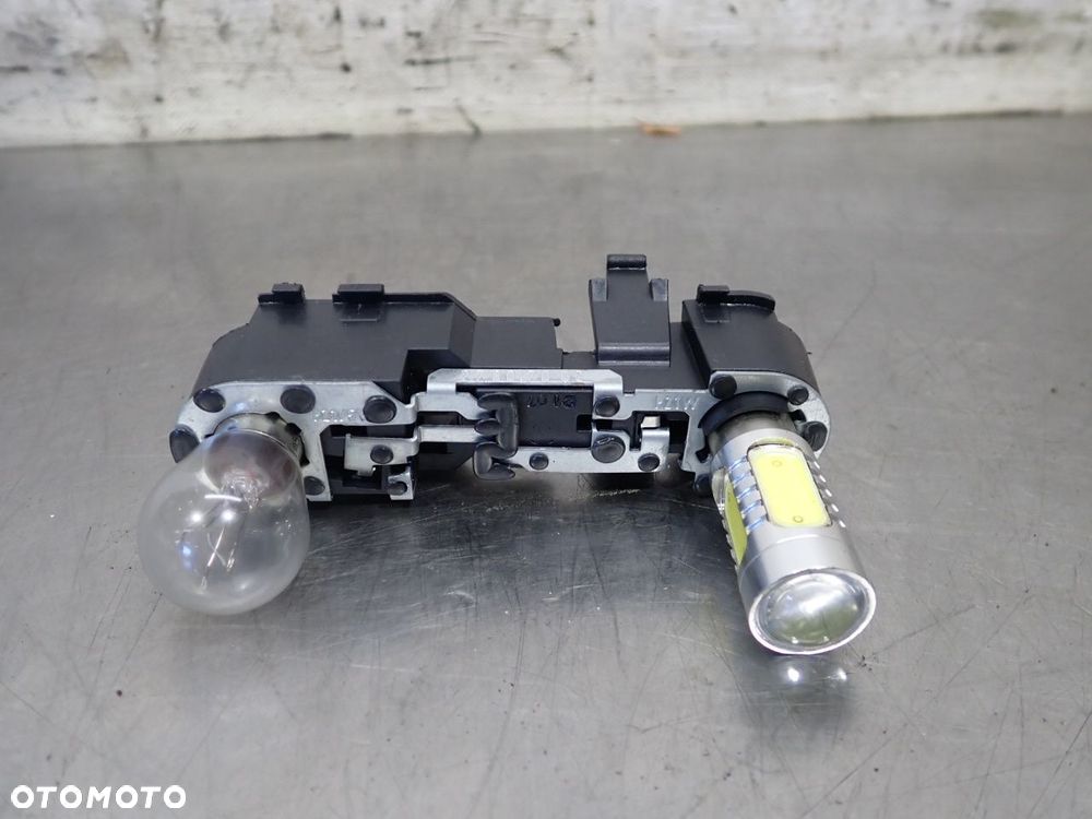 LAMPA PRAWA TYLNA W KLAPIE ALFA ROMEO 159 SPORTWAGON - 8