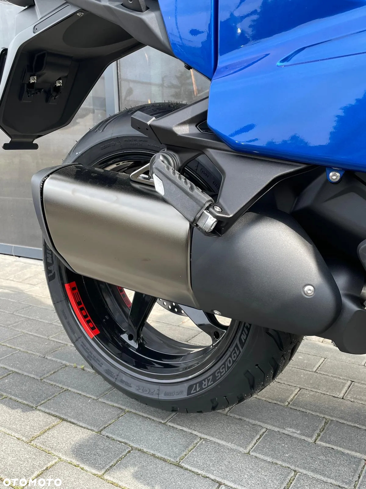 BMW R - 8