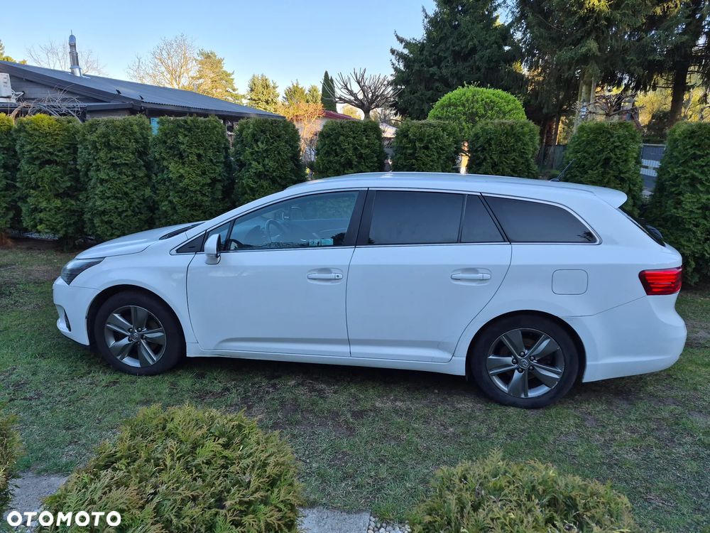 Toyota Avensis 2.0 D-4D Premium - 2